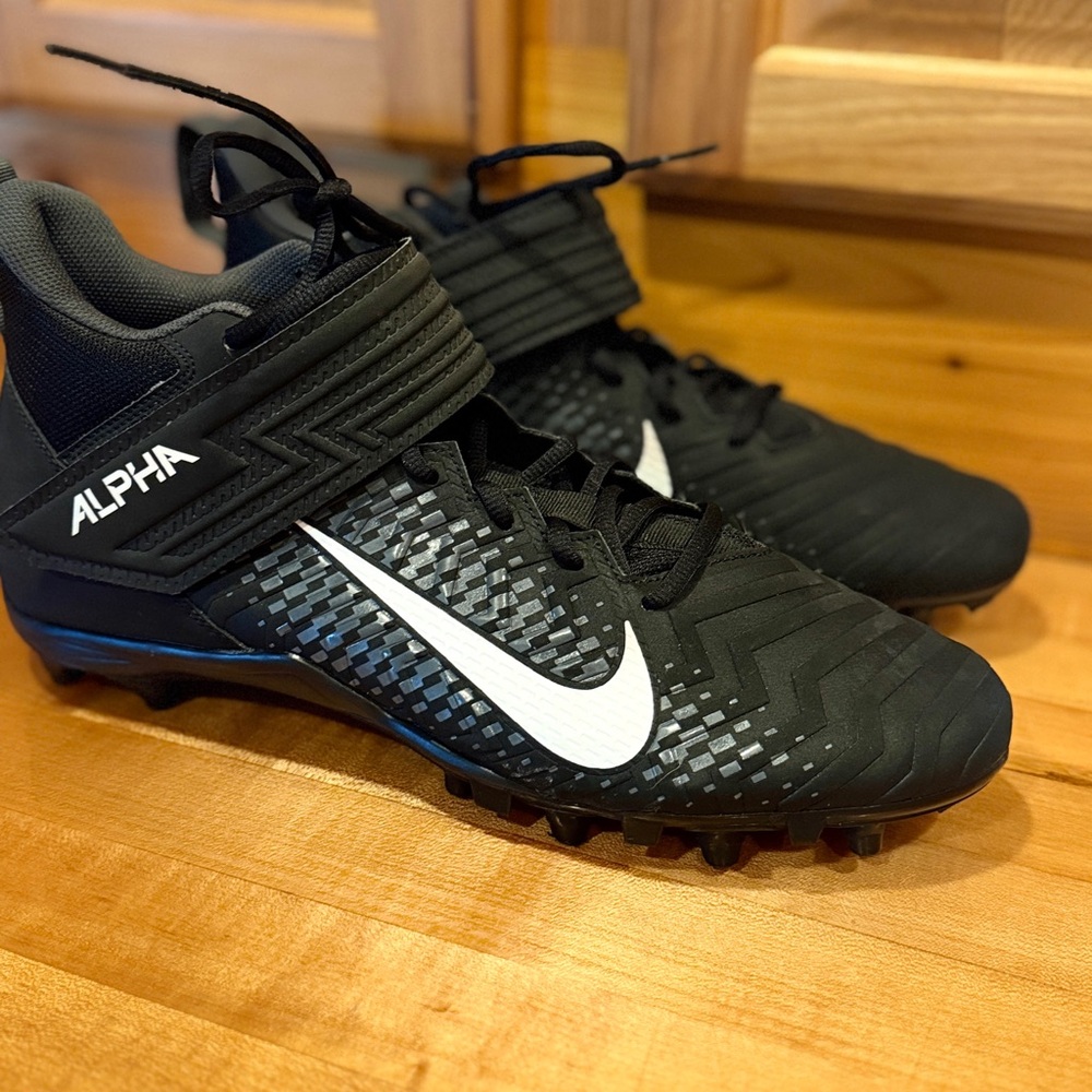 Nike Alpha Menace Varsity 2 American football cleat Sz 14
